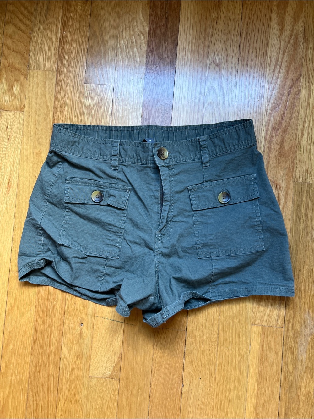 Vuori Olive Utility Cargo Shorts
